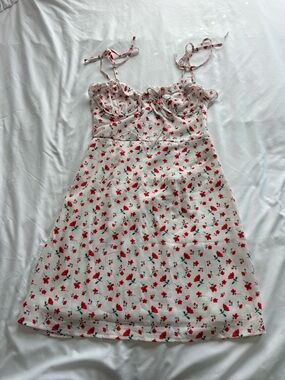 🔁 Re-Posh Princess Polly White Mini Dress with Red Floral Print